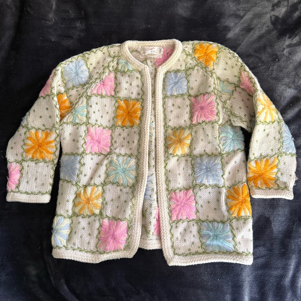 Vintage GrandmaCore crochet Cardigan